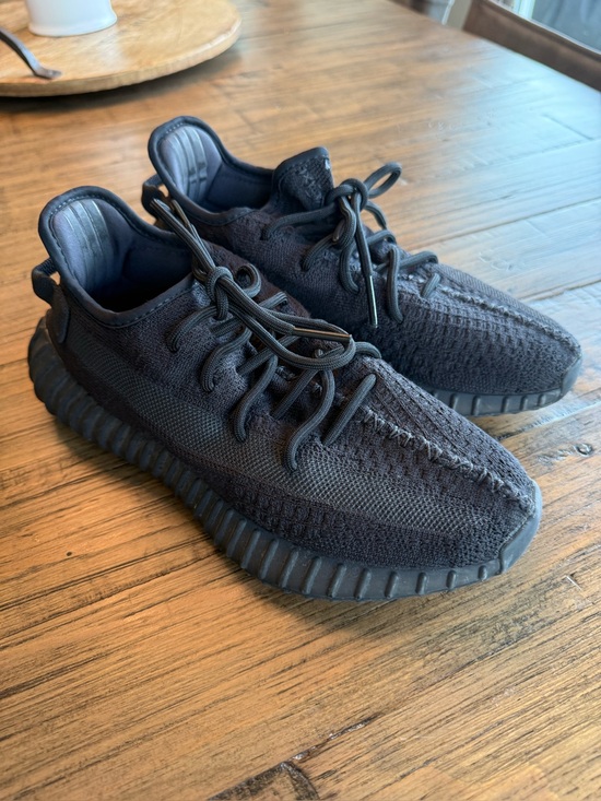 Yeezy Other - Yeezy 350V2 Onyx - men’s size 7